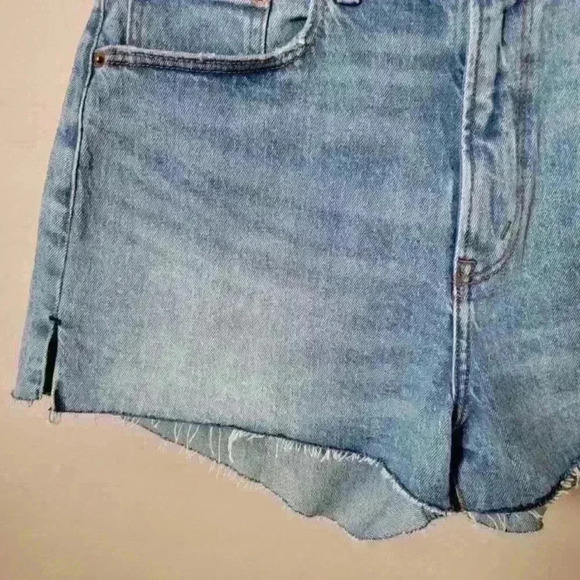 Abercrombie & Fitch Mom Hight Rise Denim  Pride Sequin Heart Shorts Size 30/10 - Picture 8 of 13